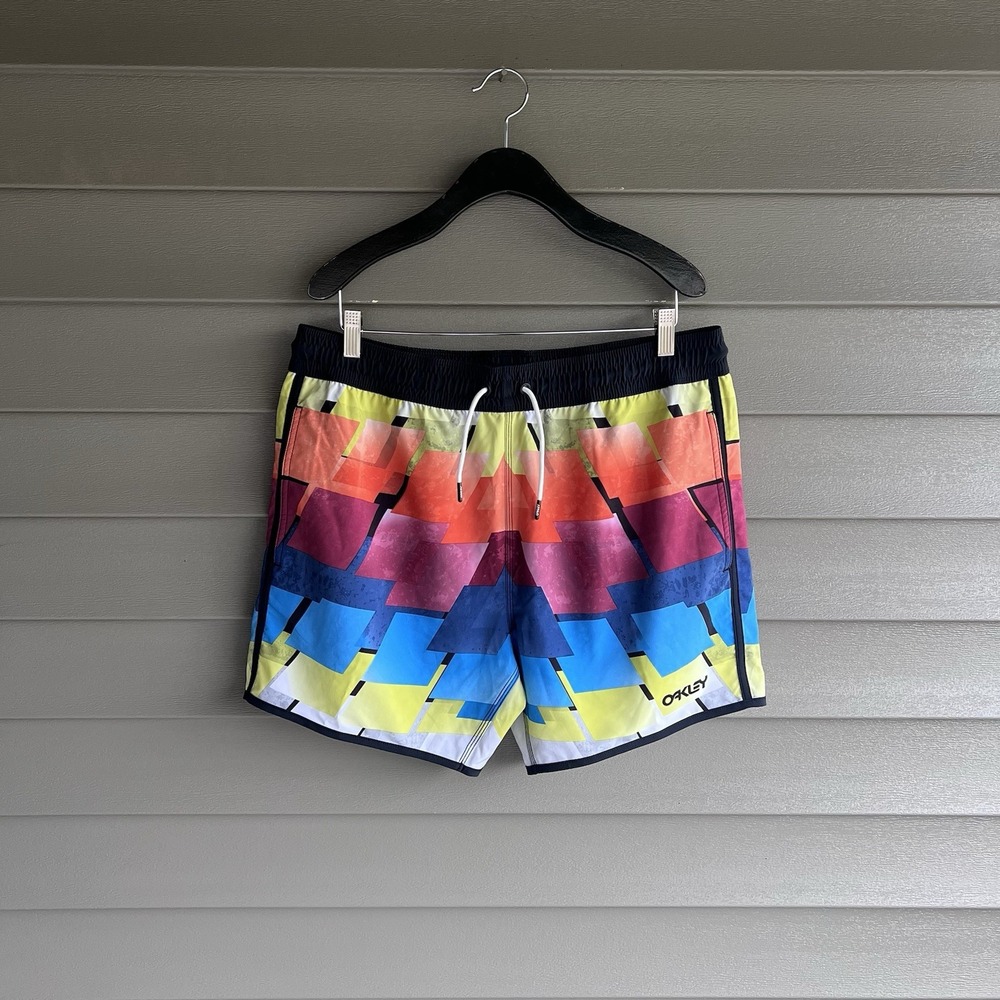 Oakley Board Shorts Mens XL Multicolor Geometric Swim Trunks Surf Beach